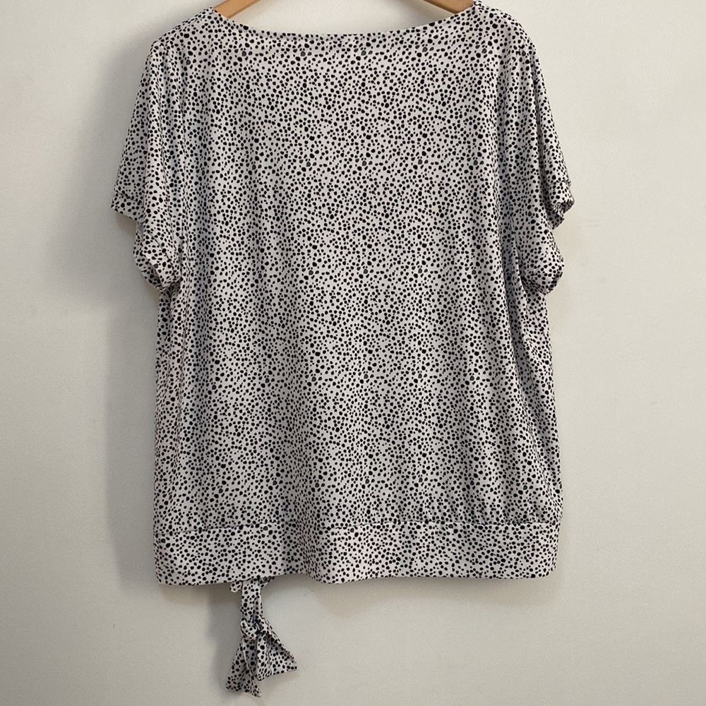 Short Sleeve T-shirt with black/grey dots. Tie on the hem - Size XL - Picture 5 of 5